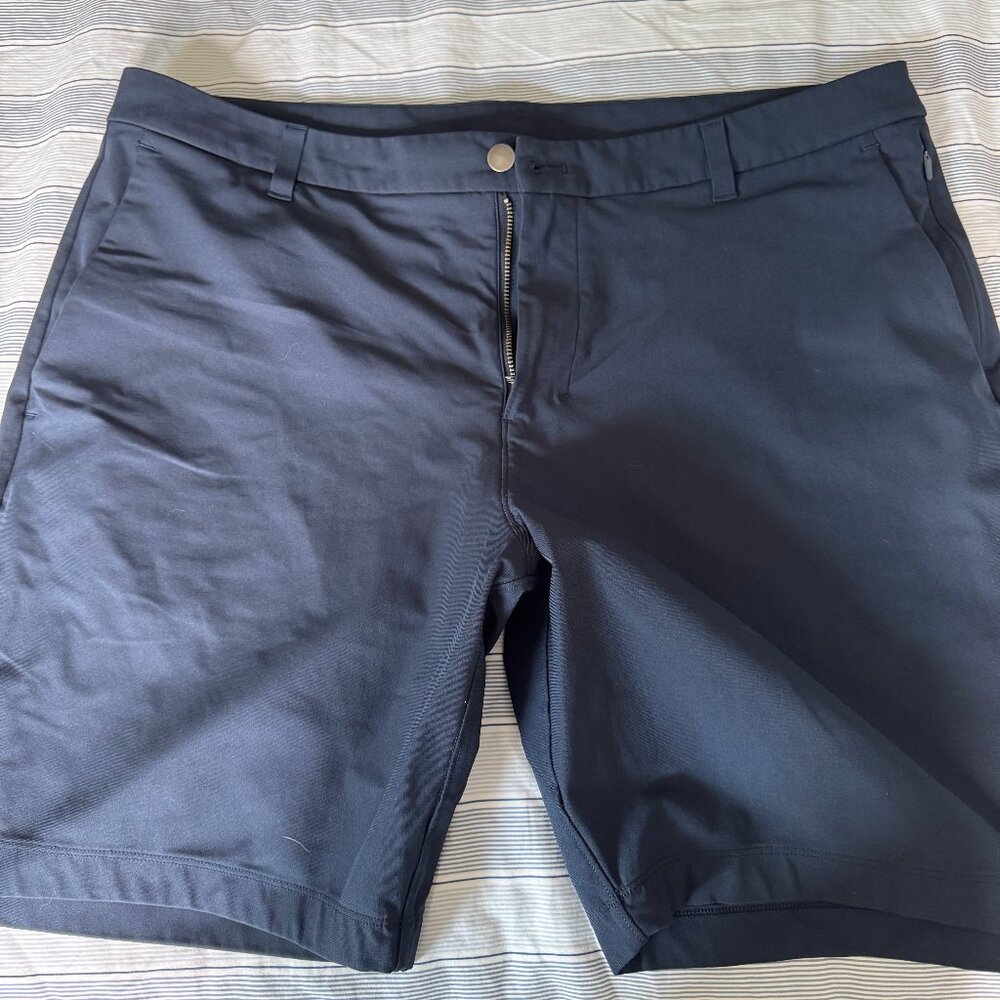 Lululemon Commission Classic Fit 9 in